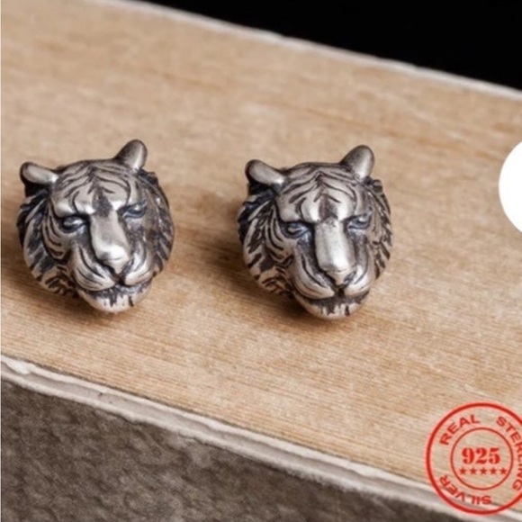 NWT Unisex Allsaints tiger 925 sterling head Silver Stud Post Unisex Earrings - Picture 2 of 8